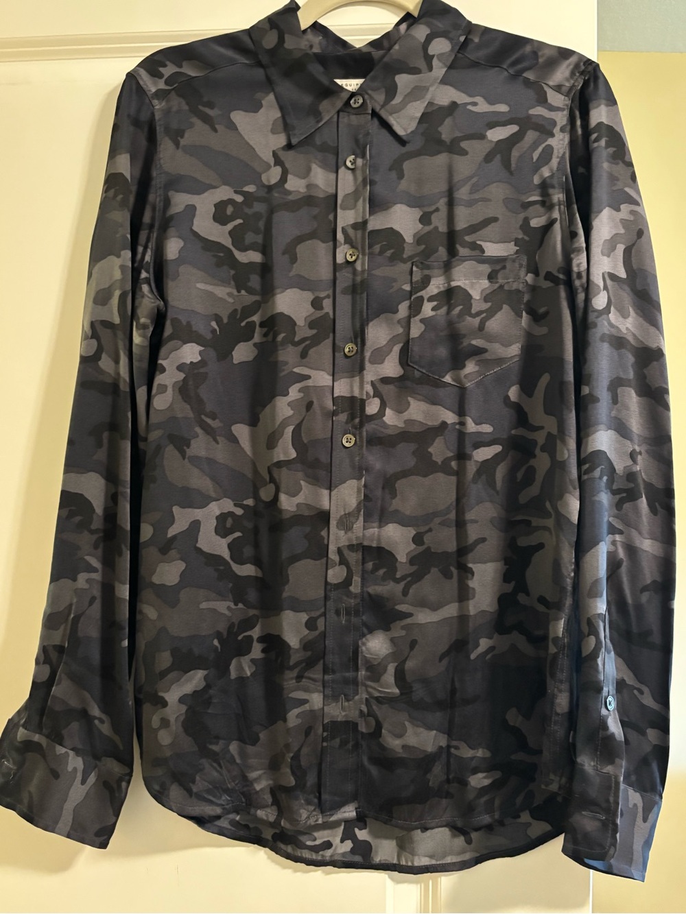 Equipment Women's Gray & Black Camouflage Button-Down Blouse